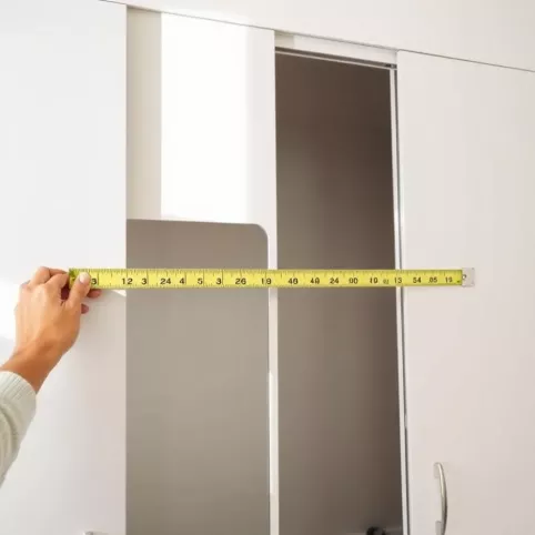 Jak wymierzyć drzwi przesuwne do szafy